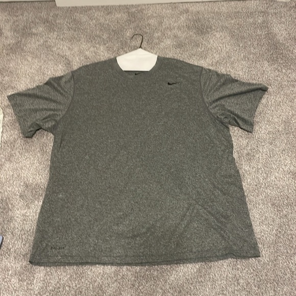 NIKE Dri-Fit shirt.
🚭👕 - Picture 2 of 5
